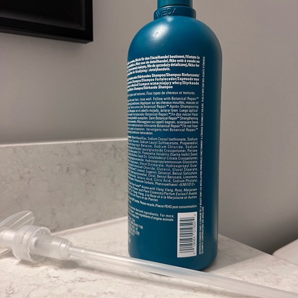 Sold separately. Aveda 1 liter shampoo/conditioner - Picture 5 of 9